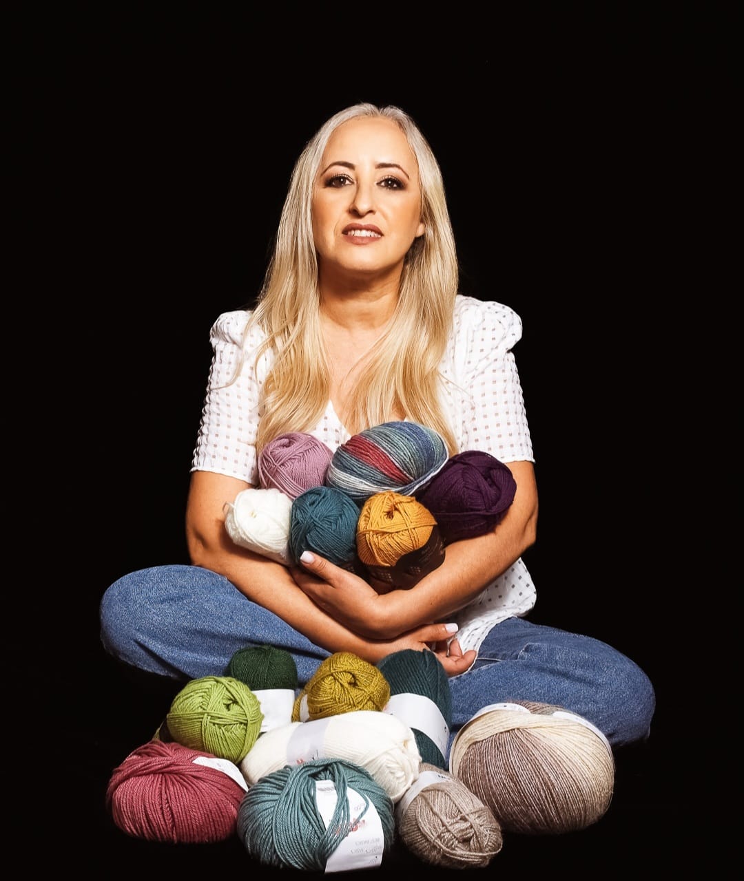 Alexandra, fundadora da SimplesAssim Croché, no seu atelier